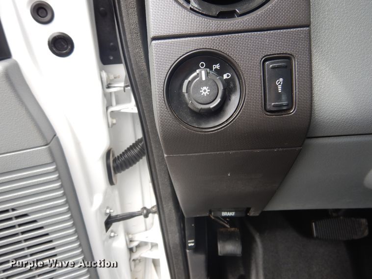 image for item GE9391 2015 Ford F350 Super Duty  SuperCab utility bed pickup truck