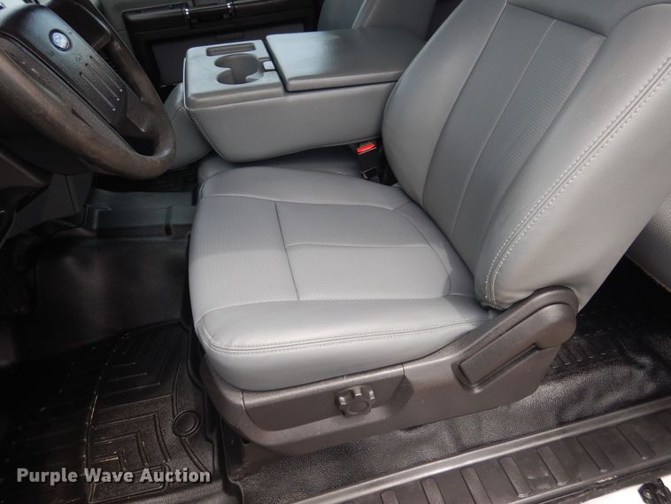 image for item GE9391 2015 Ford F350 Super Duty  SuperCab utility bed pickup truck