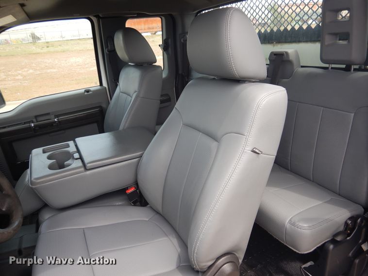 image for item GE9391 2015 Ford F350 Super Duty  SuperCab utility bed pickup truck