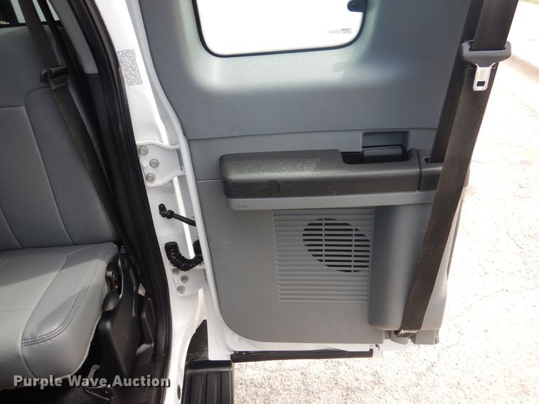 image for item GE9391 2015 Ford F350 Super Duty  SuperCab utility bed pickup truck