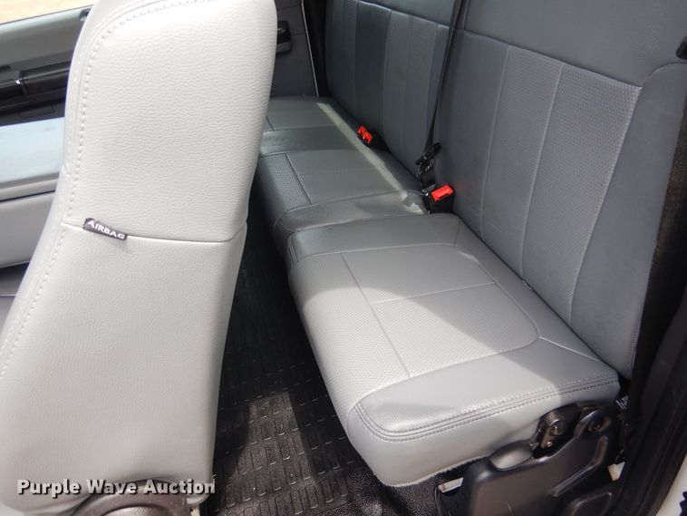 image for item GE9391 2015 Ford F350 Super Duty  SuperCab utility bed pickup truck