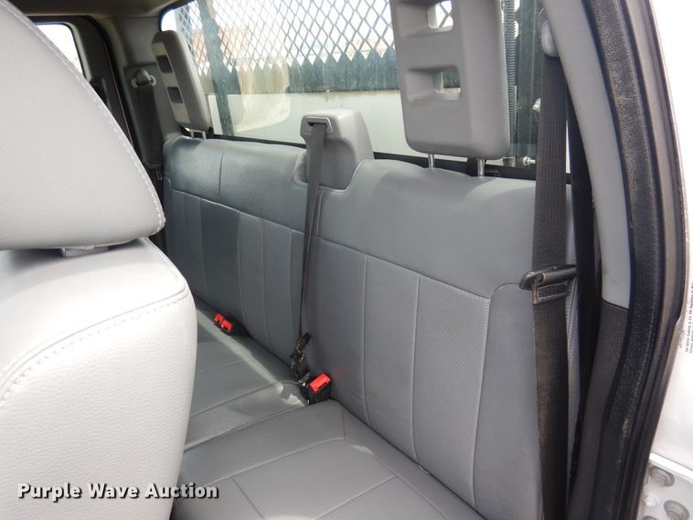 image for item GE9391 2015 Ford F350 Super Duty  SuperCab utility bed pickup truck