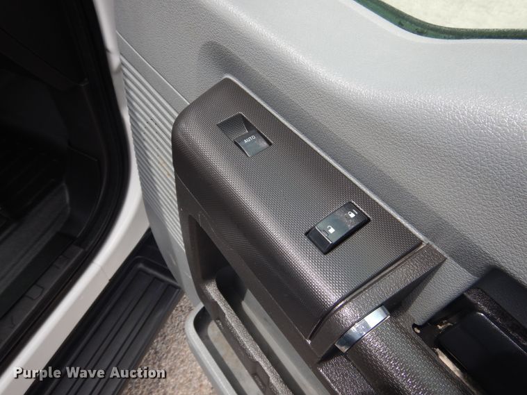 image for item GE9391 2015 Ford F350 Super Duty  SuperCab utility bed pickup truck