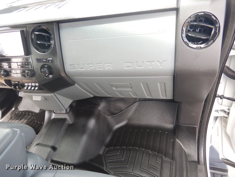 image for item GE9391 2015 Ford F350 Super Duty  SuperCab utility bed pickup truck