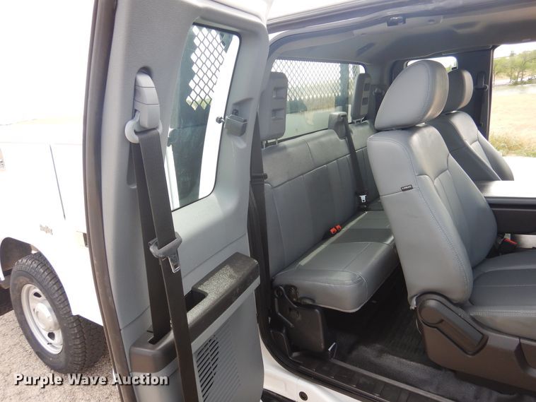 image for item GE9391 2015 Ford F350 Super Duty  SuperCab utility bed pickup truck