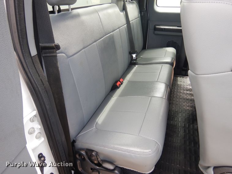 image for item GE9391 2015 Ford F350 Super Duty  SuperCab utility bed pickup truck