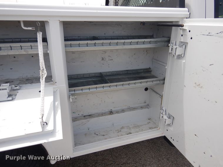 image for item GE9391 2015 Ford F350 Super Duty  SuperCab utility bed pickup truck