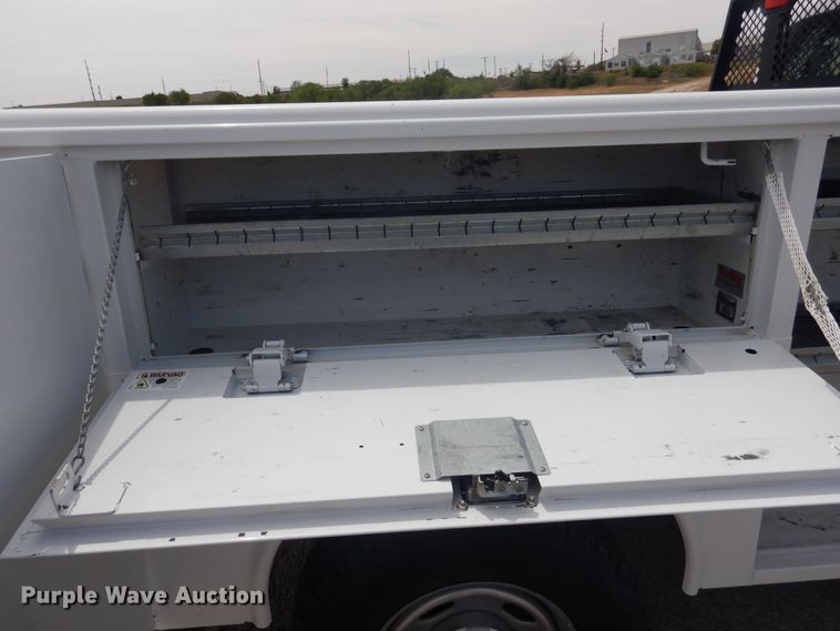 image for item GE9391 2015 Ford F350 Super Duty  SuperCab utility bed pickup truck