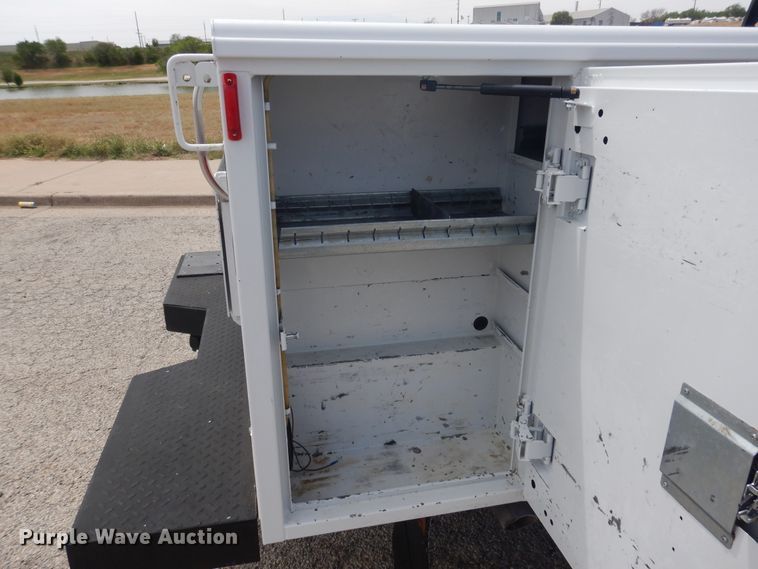 image for item GE9391 2015 Ford F350 Super Duty  SuperCab utility bed pickup truck