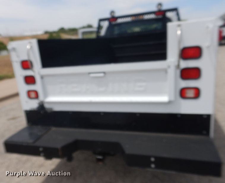 image for item GE9391 2015 Ford F350 Super Duty  SuperCab utility bed pickup truck