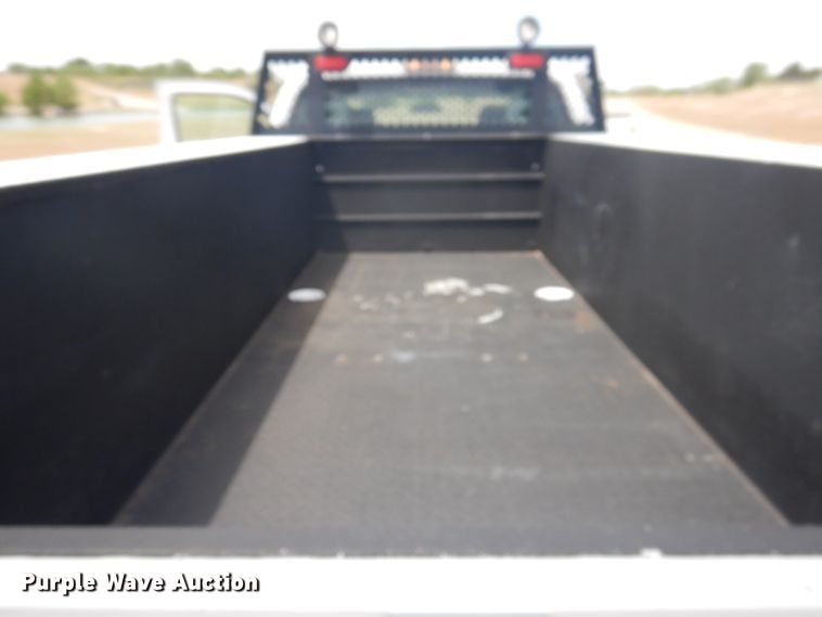 image for item GE9391 2015 Ford F350 Super Duty  SuperCab utility bed pickup truck