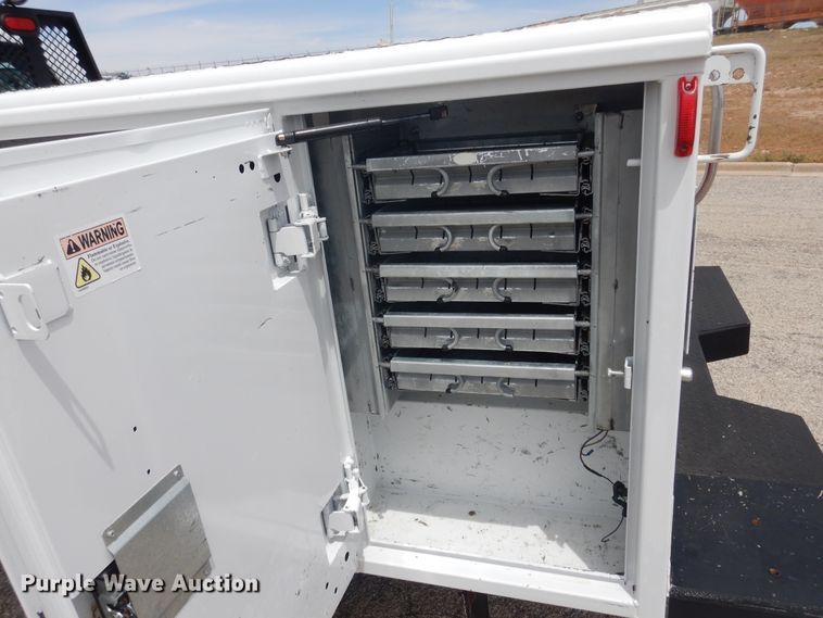 image for item GE9391 2015 Ford F350 Super Duty  SuperCab utility bed pickup truck