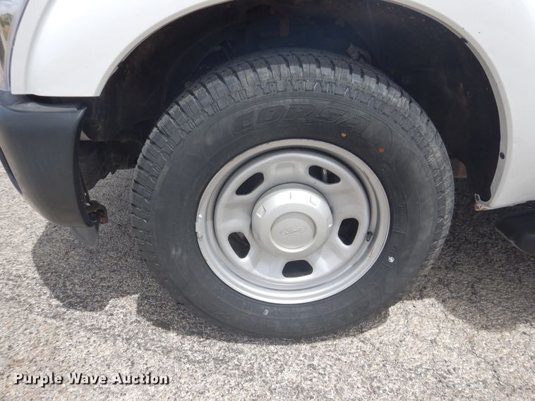 image for item GE9391 2015 Ford F350 Super Duty  SuperCab utility bed pickup truck