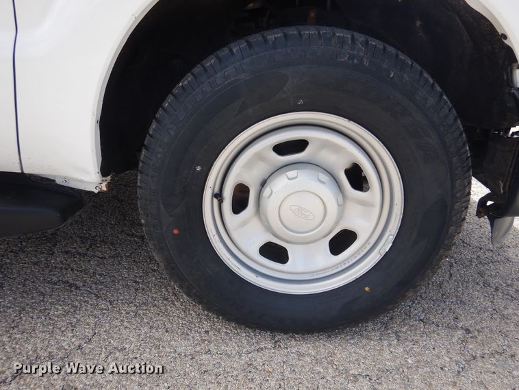 image for item GE9391 2015 Ford F350 Super Duty  SuperCab utility bed pickup truck