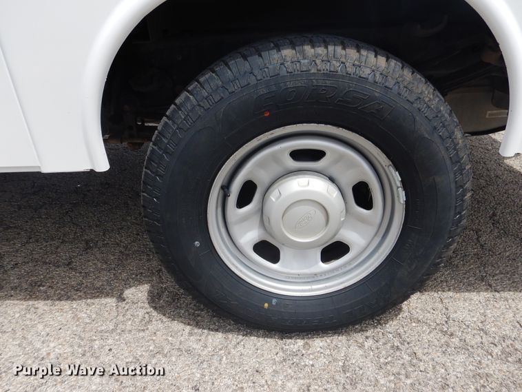 image for item GE9391 2015 Ford F350 Super Duty  SuperCab utility bed pickup truck