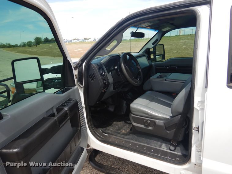 image for item GE9392 2015 Ford F250 Super Duty  Crew Cab pickup truck