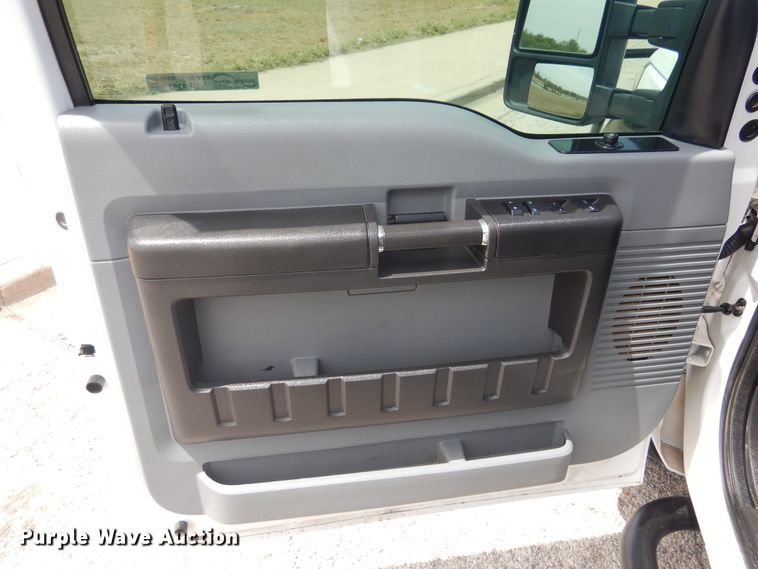 image for item GE9392 2015 Ford F250 Super Duty  Crew Cab pickup truck