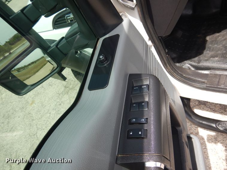 image for item GE9392 2015 Ford F250 Super Duty  Crew Cab pickup truck