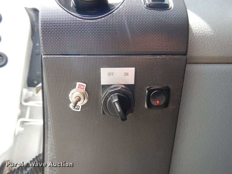 image for item GE9392 2015 Ford F250 Super Duty  Crew Cab pickup truck