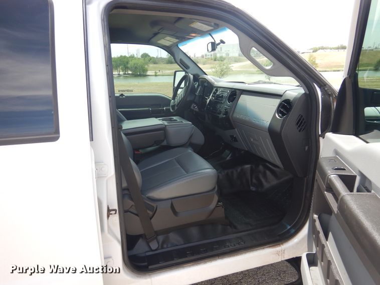 image for item GE9392 2015 Ford F250 Super Duty  Crew Cab pickup truck