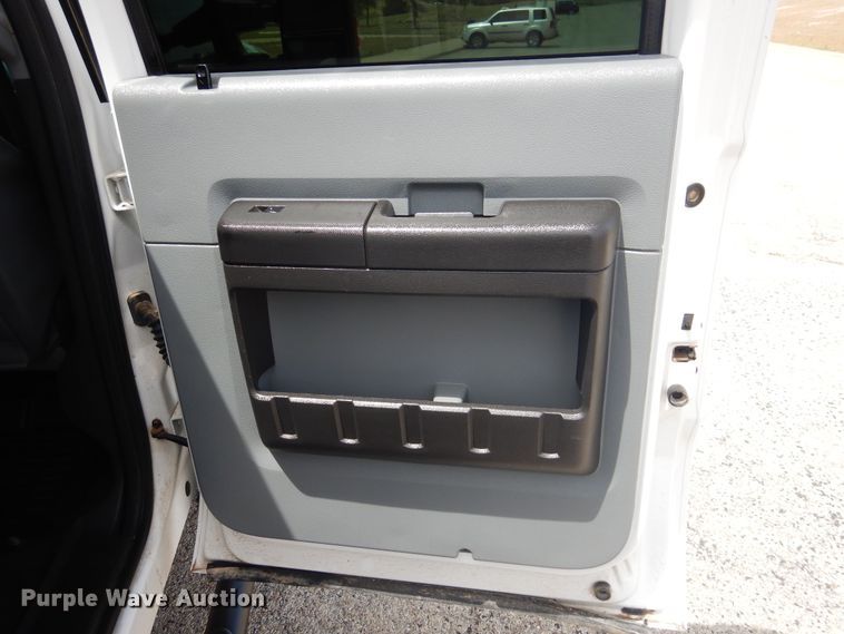 image for item GE9392 2015 Ford F250 Super Duty  Crew Cab pickup truck