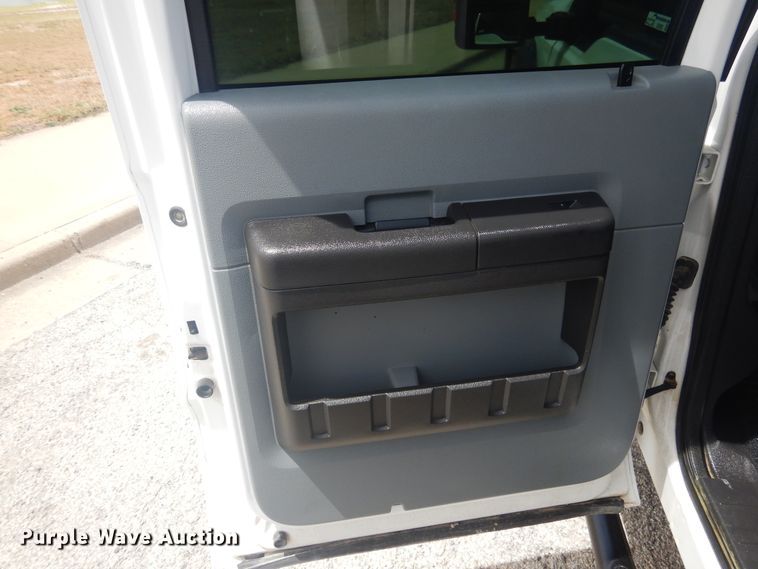 image for item GE9392 2015 Ford F250 Super Duty  Crew Cab pickup truck