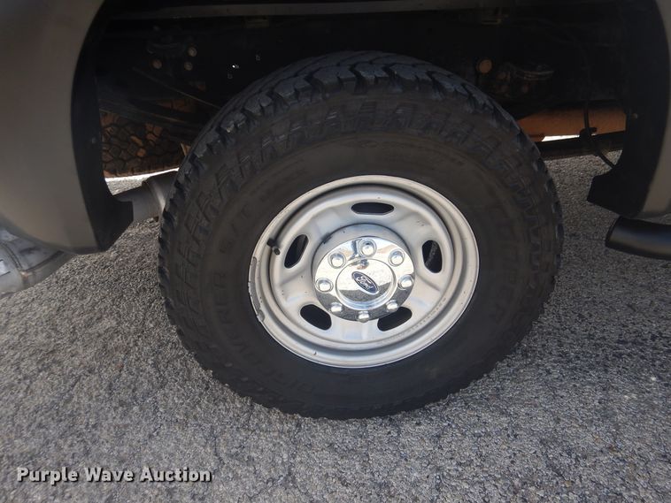 image for item GE9392 2015 Ford F250 Super Duty  Crew Cab pickup truck