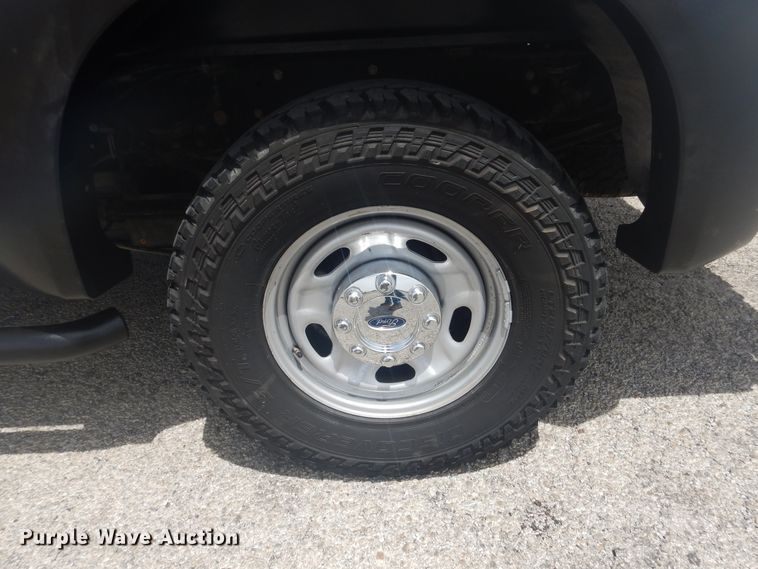 image for item GE9392 2015 Ford F250 Super Duty  Crew Cab pickup truck