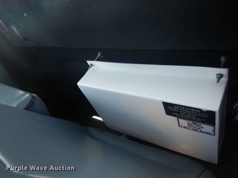 image for item GE9395 2011 Ford F450 Super Duty bucket truck