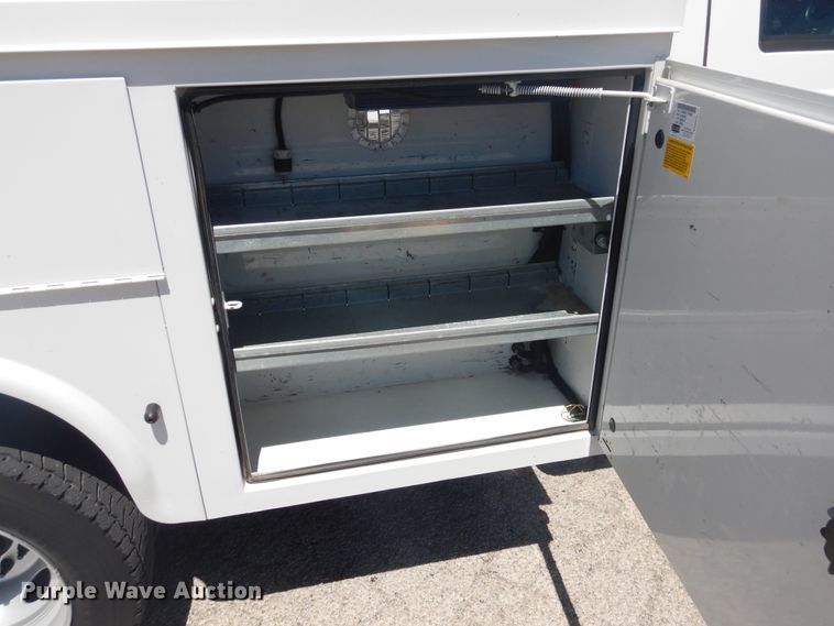 image for item GE9395 2011 Ford F450 Super Duty bucket truck