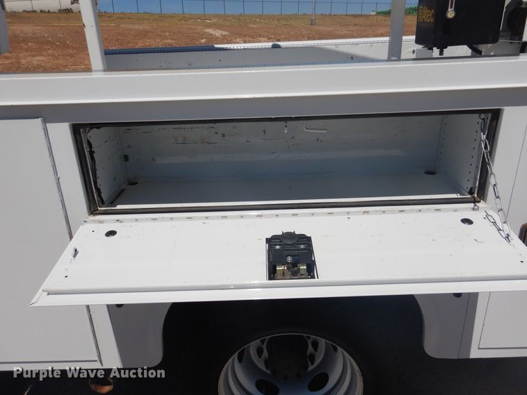 image for item GE9395 2011 Ford F450 Super Duty bucket truck