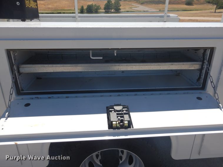 image for item GE9395 2011 Ford F450 Super Duty bucket truck