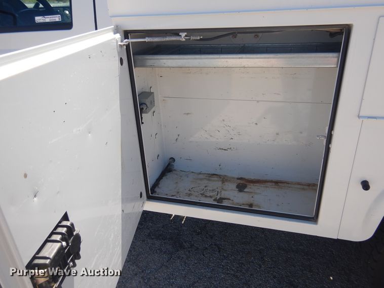 image for item GE9395 2011 Ford F450 Super Duty bucket truck