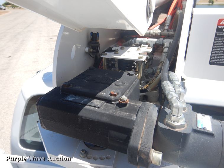 image for item GE9395 2011 Ford F450 Super Duty bucket truck