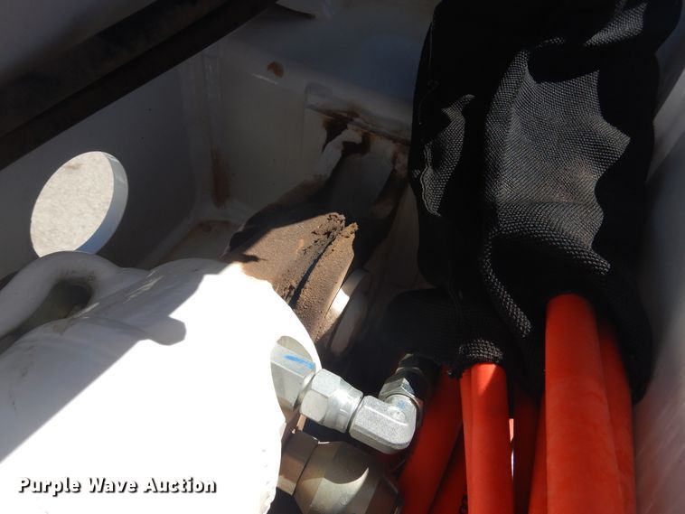 image for item GE9395 2011 Ford F450 Super Duty bucket truck