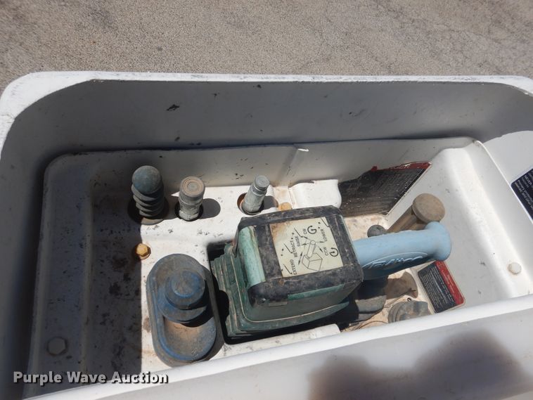 image for item GE9395 2011 Ford F450 Super Duty bucket truck