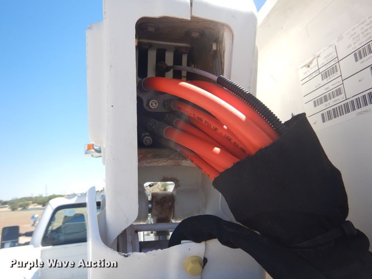 image for item GE9395 2011 Ford F450 Super Duty bucket truck