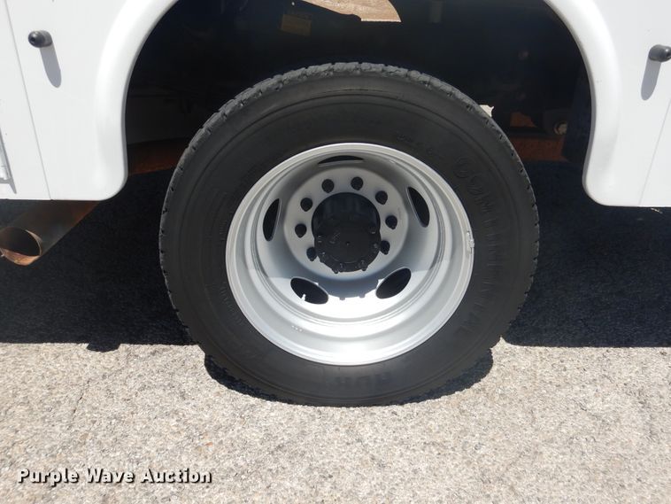 image for item GE9395 2011 Ford F450 Super Duty bucket truck