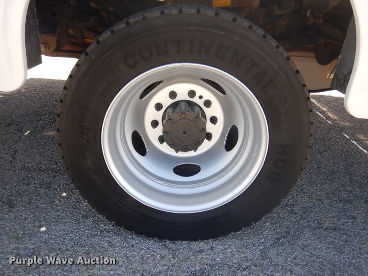 image for item GE9395 2011 Ford F450 Super Duty bucket truck