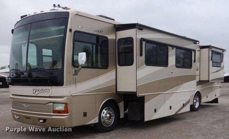 image for item GF9161 2005 Fleetwood Discovery  RV