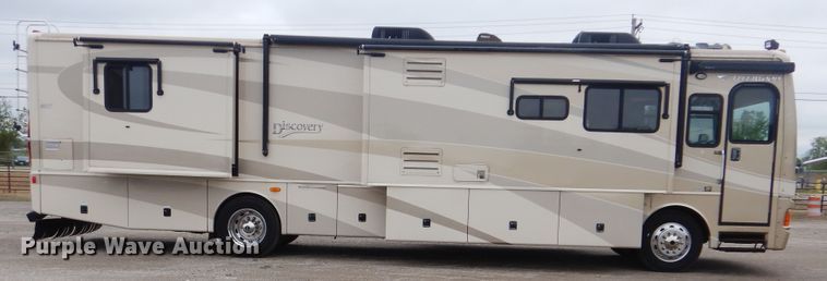 image for item GF9161 2005 Fleetwood Discovery  RV