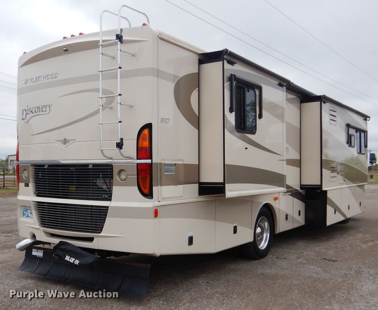 image for item GF9161 2005 Fleetwood Discovery  RV
