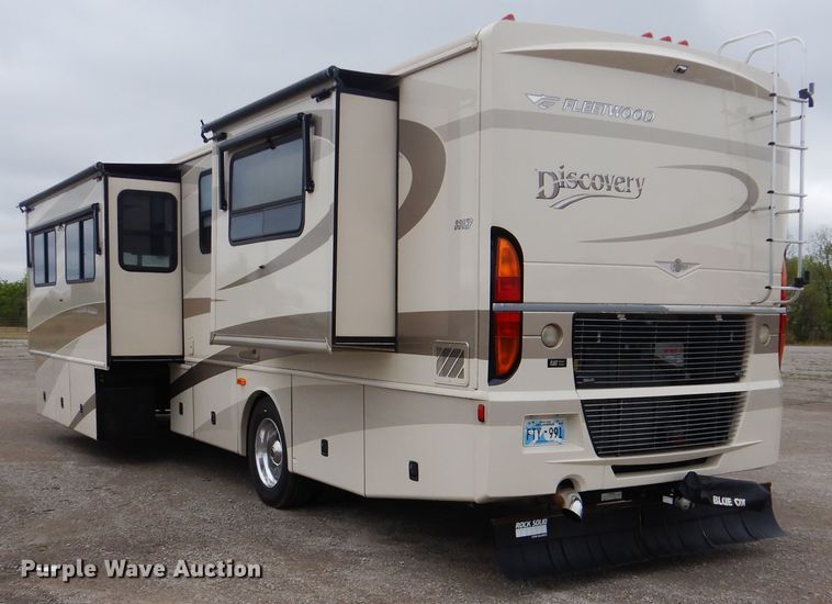 image for item GF9161 2005 Fleetwood Discovery  RV