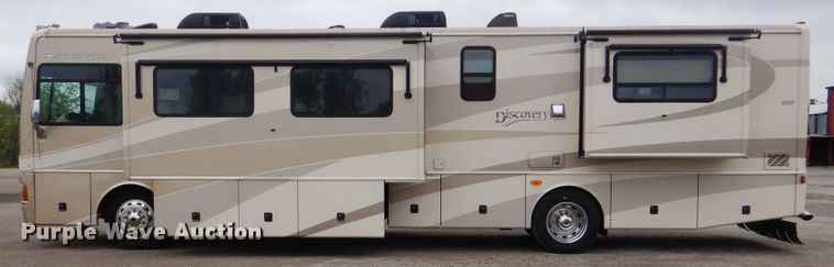 image for item GF9161 2005 Fleetwood Discovery  RV