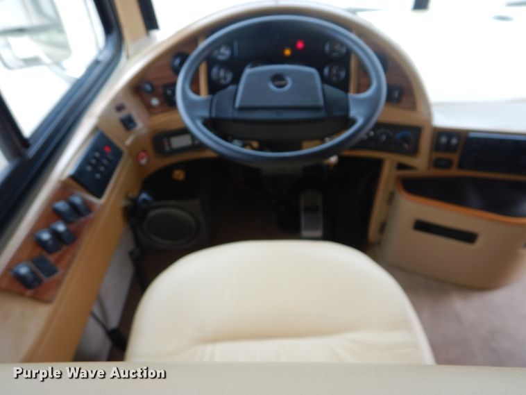 image for item GF9161 2005 Fleetwood Discovery  RV