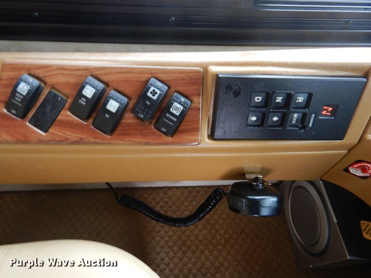 image for item GF9161 2005 Fleetwood Discovery  RV