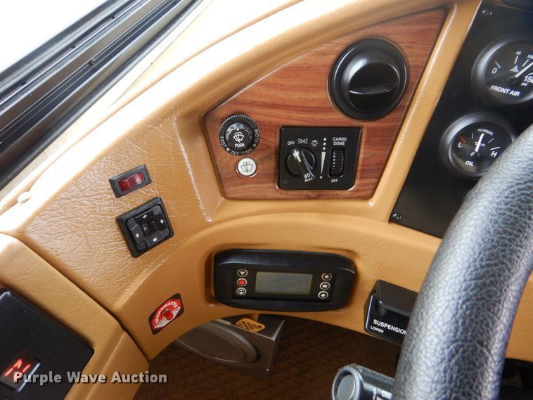 image for item GF9161 2005 Fleetwood Discovery  RV