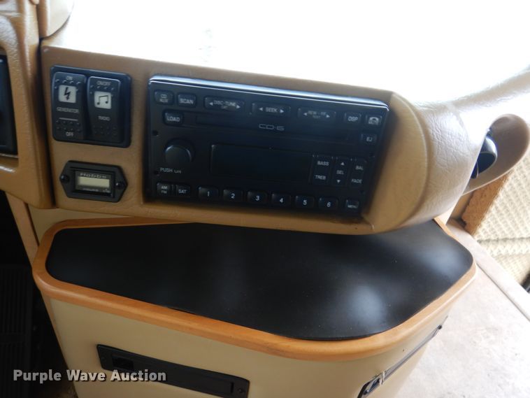 image for item GF9161 2005 Fleetwood Discovery  RV