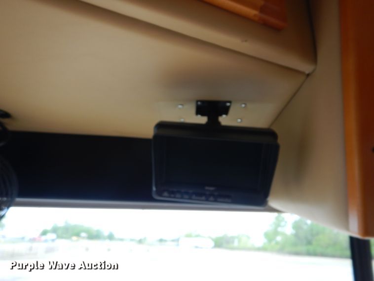 image for item GF9161 2005 Fleetwood Discovery  RV