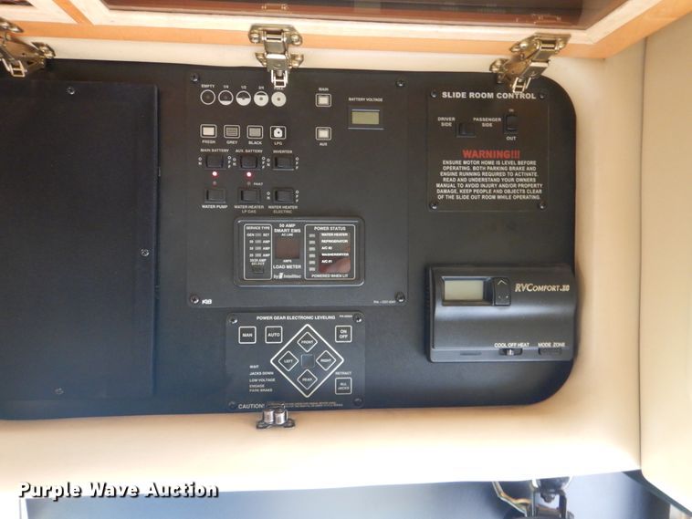 image for item GF9161 2005 Fleetwood Discovery  RV